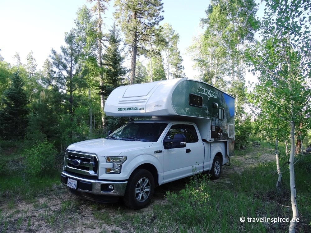 Wildcampen im Truck Camper, National Forrest beim Grand Canyon, Camper Rundreise durch Nordamerika