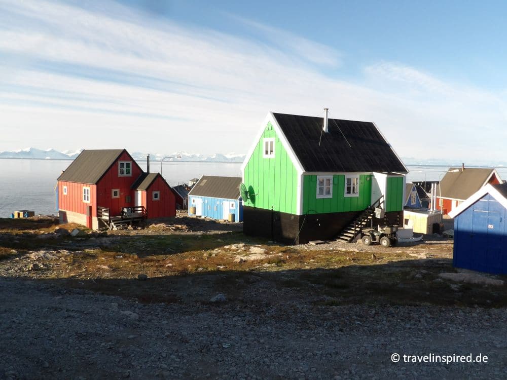 Bunte Häuser in Ittoqqortoormiit, Scoresbysund, Grönland