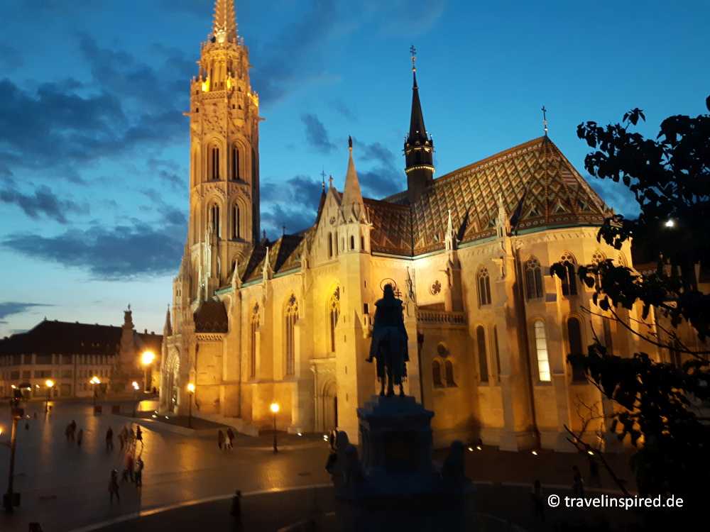 Matthiaskirche im Abendlicht