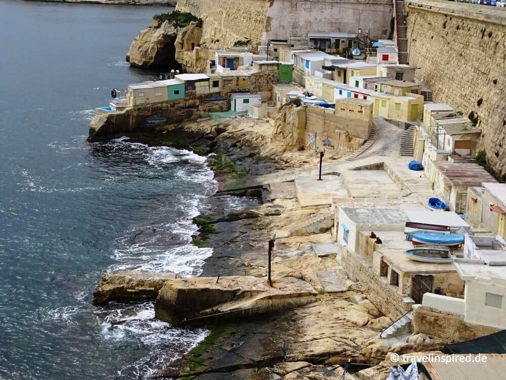 Alter Bootshäuser unterhalb der Stadtmauer von Valetta, Malta Sehenswürdigkeiten zu Fuß erkunden, Valetta auf eigene Faust