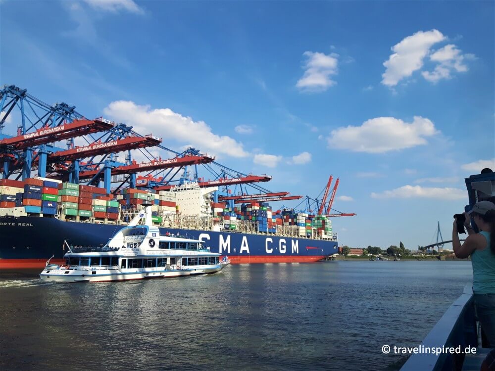 Containerschiff am Burchardkai, Hamburg Hafenrundfahrt Elbe, Ausflugstipp 