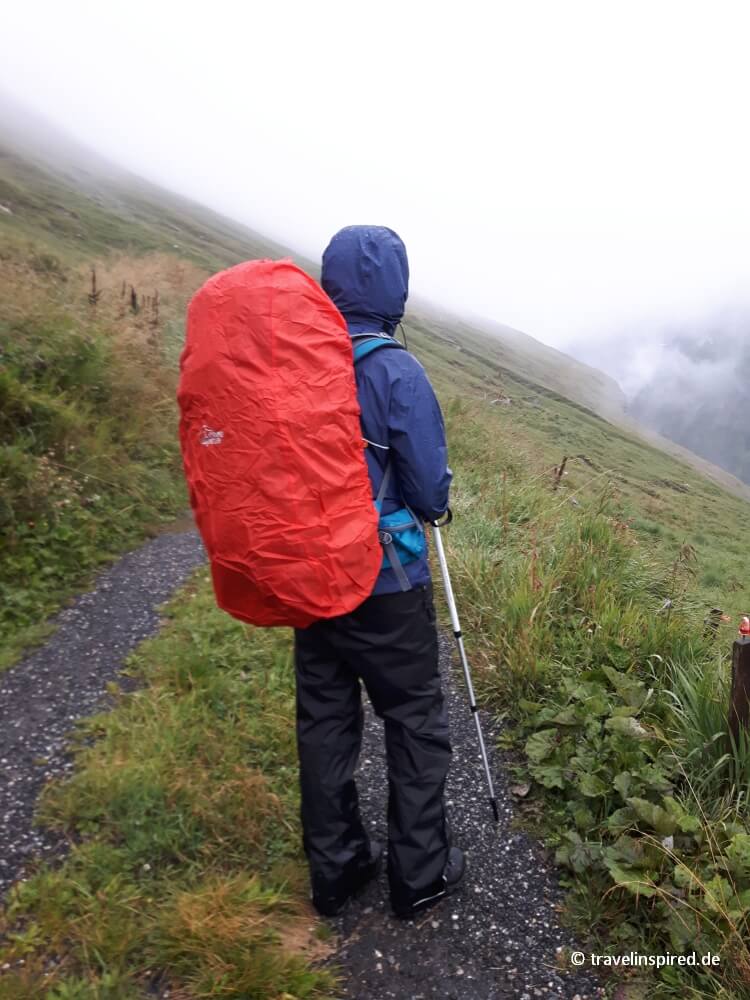 Wanderung im Regen zurück nach Wergenstein Wanderung im Regen zurück nach Wergenstein, Erfahrungen wandern Naturpark Beverin bei Regen, Viamala-Region