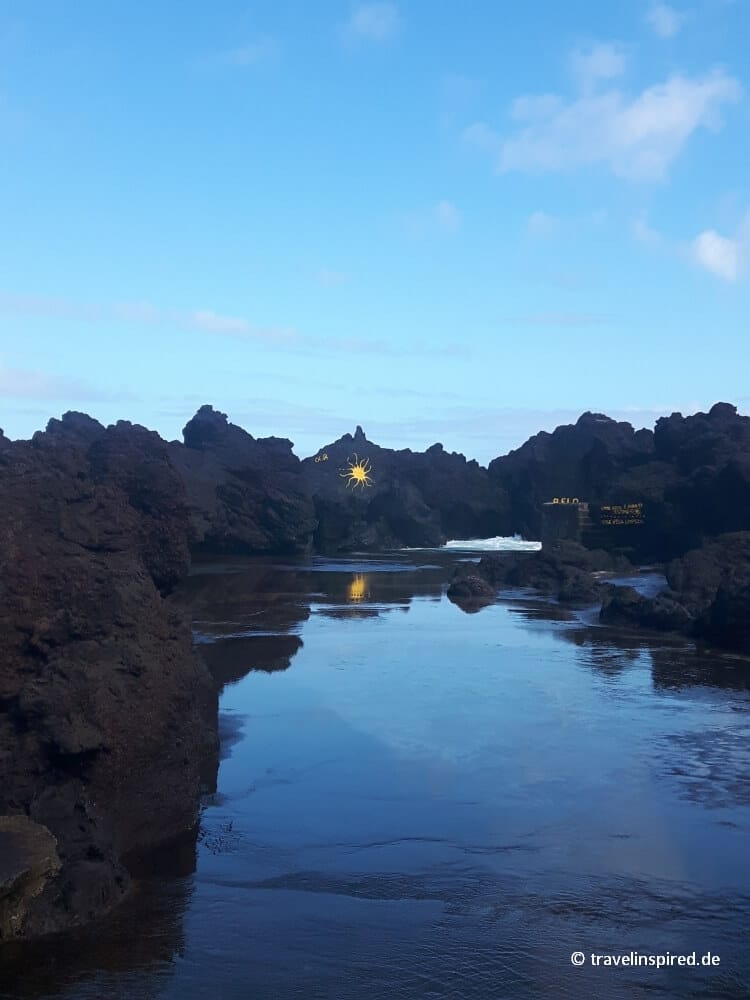 Geschützte Bademöglichkeit in Biscoitos, schönstes Meerwasserschwimmmbecken der Azoren, Tipp Terceira Schwimmen