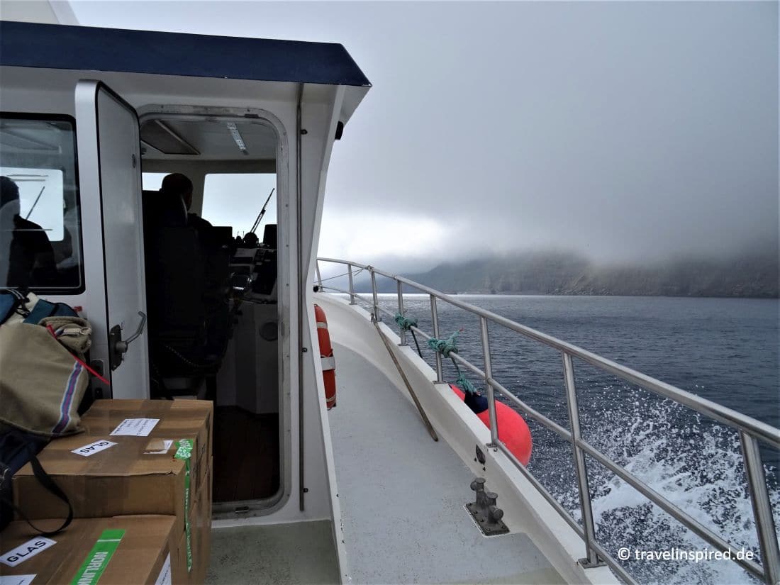 Mykines versteckt sich hinter Wolken, Fähre von Sørvágur nach Mykines, Reisebericht Färöer Inseln