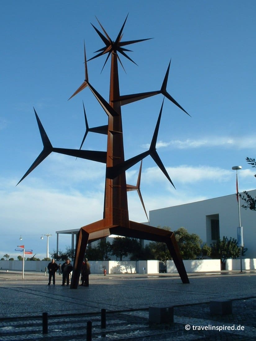Kunstwerk "Menschliche Sonne" im Park der Nationen, Lissabon Sehenswürdigkeiten, Reisebericht mit Insidertipps