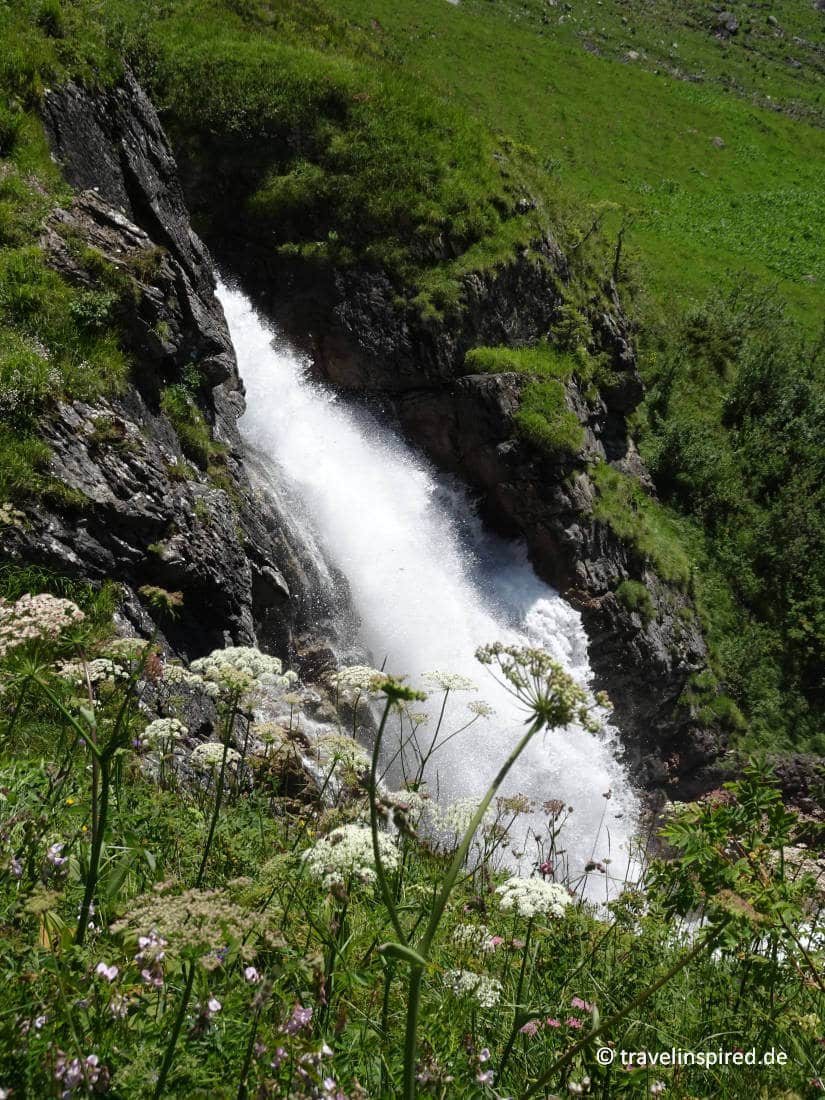 Stäuber Wasserfall am Alpkäse-Trail, Fürenalp Panorama Wanderweg, Wandern in den Alpen, Schweiz