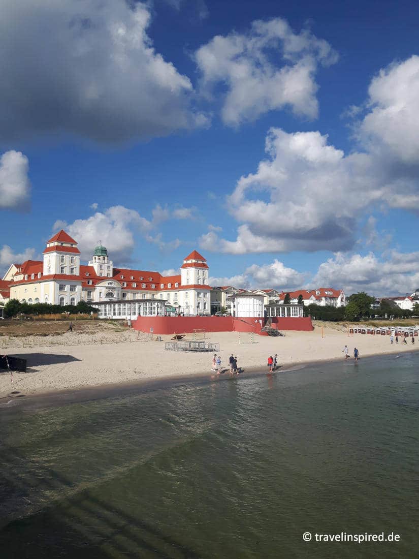 Schöne deutsche Ostseeinseln: Aussicht von der Seebrücke in Binz auf Rügen