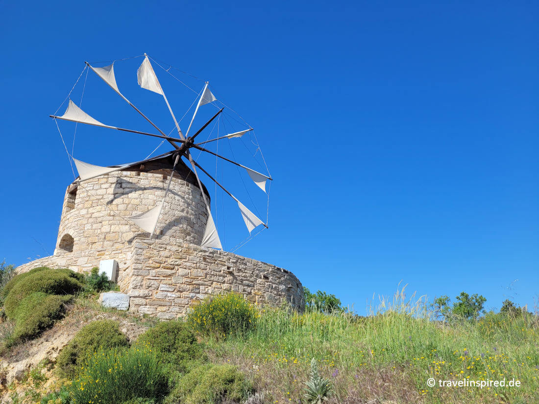 Windmühle im Landesinneren zwischen Vaviloi und Tholopotami