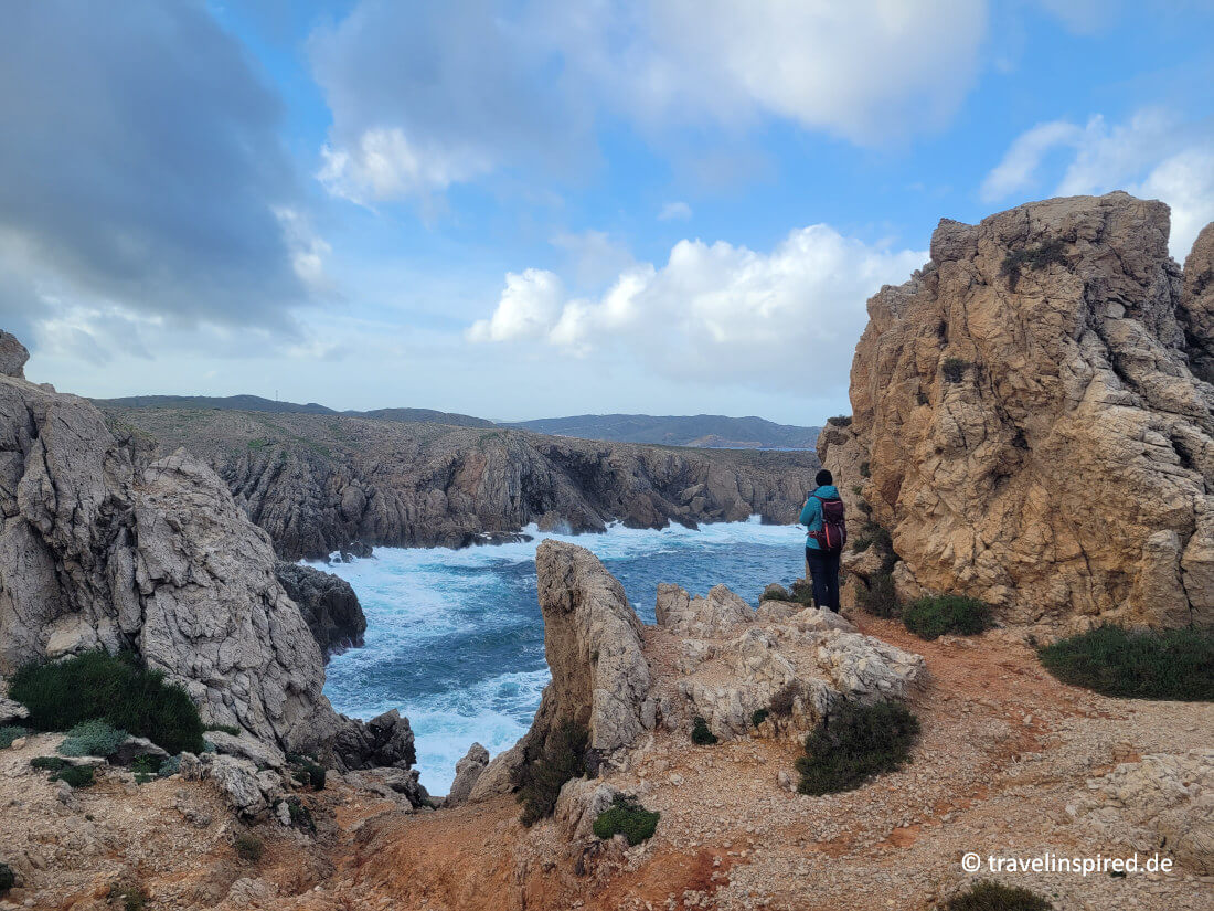 Tosende Brandung am Cap de Fornells auf Menorca